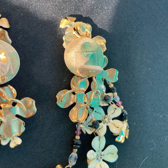 Lunch at the ritz vintage magnolia clip earring with padded comfort back . Rare - Picture 4 of 4